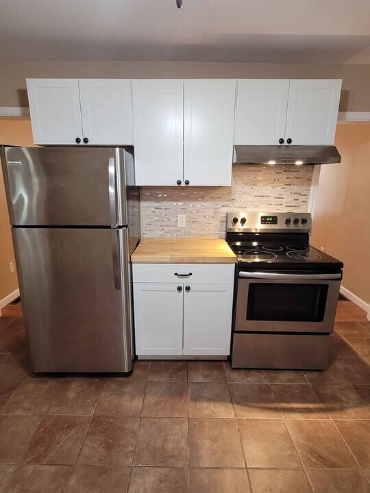 391 Putnam Pike, Unit C in Killingly, CT - Foto de edificio