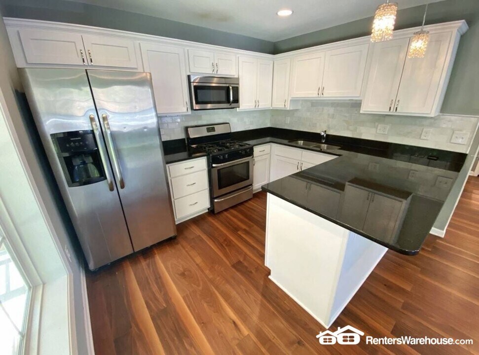 2204 Garfield Ave in Minneapolis, MN - Building Photo
