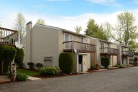 Mountain View Apartments in Canby, OR - Building Photo - Building Photo