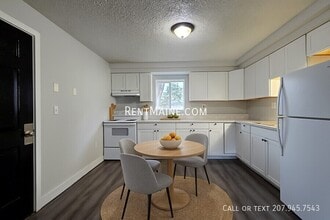 22 Hillside Ln in Lewiston, ME - Foto de edificio - Building Photo