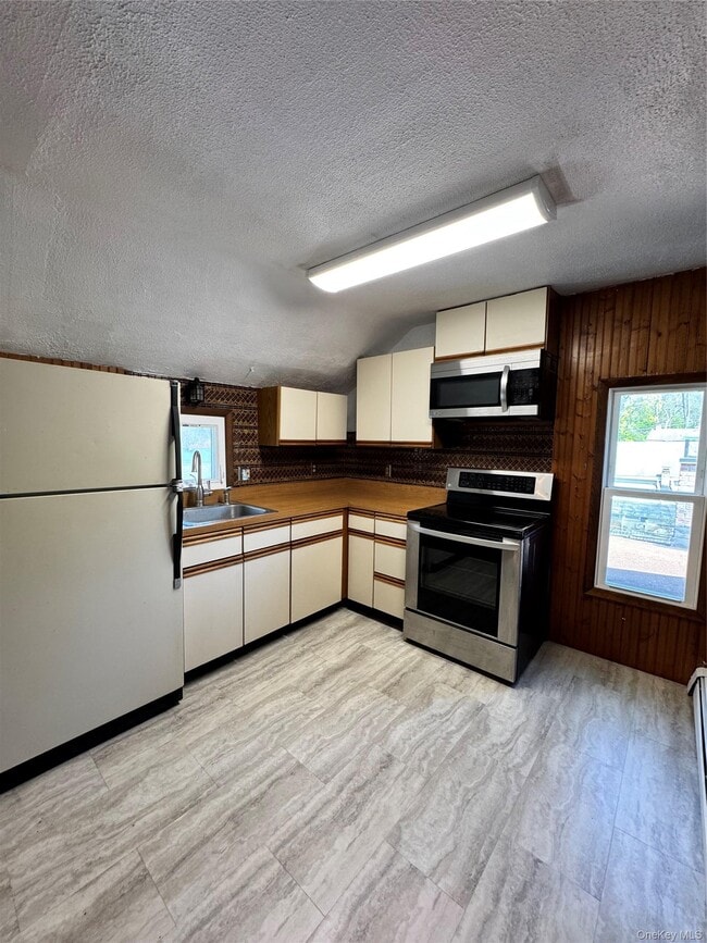 20 W Academy St in Wappingers Falls, NY - Building Photo - Building Photo