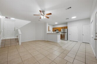 1720 Constantino Cir in Austin, TX - Foto de edificio - Building Photo