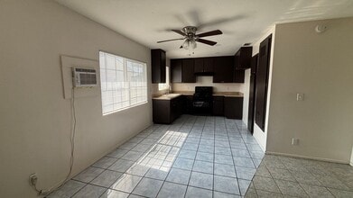 466-470 W 5th St in San Jacinto, CA - Building Photo - Building Photo
