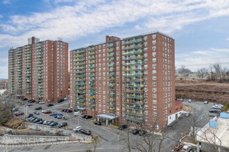 Westchester Towers in Yonkers, NY - Building Photo - Building Photo