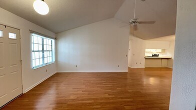 18 Warren Pl in Palm Coast, FL - Building Photo - Building Photo