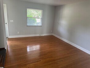 4871 Dierker Rd in Columbus, OH - Building Photo - Building Photo