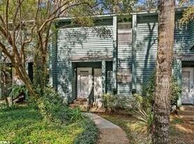 47 Summer Oaks Dr in Daphne, AL - Building Photo