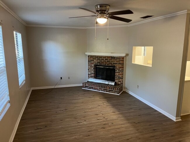 2077 Hanover Ct in Tallahassee, FL - Building Photo - Building Photo