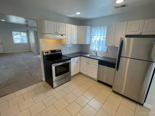 2115 Symes St in Ferndale, MI - Building Photo - Building Photo