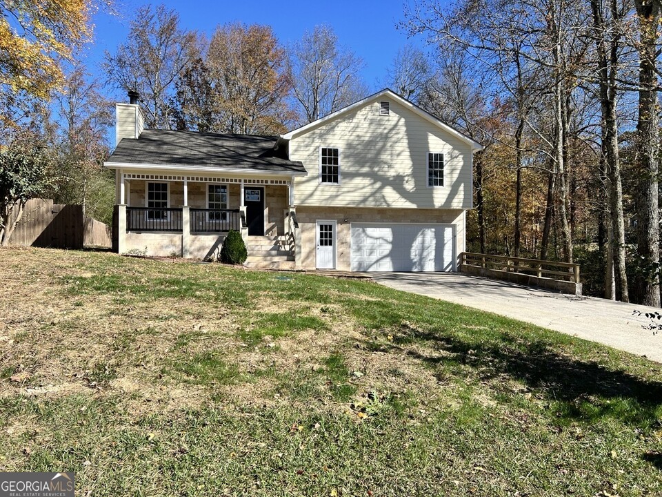 3323 Old Oaks Rd in Buford, GA - Building Photo