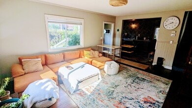 3641 SW Evelyn St in Portland, OR - Building Photo - Building Photo