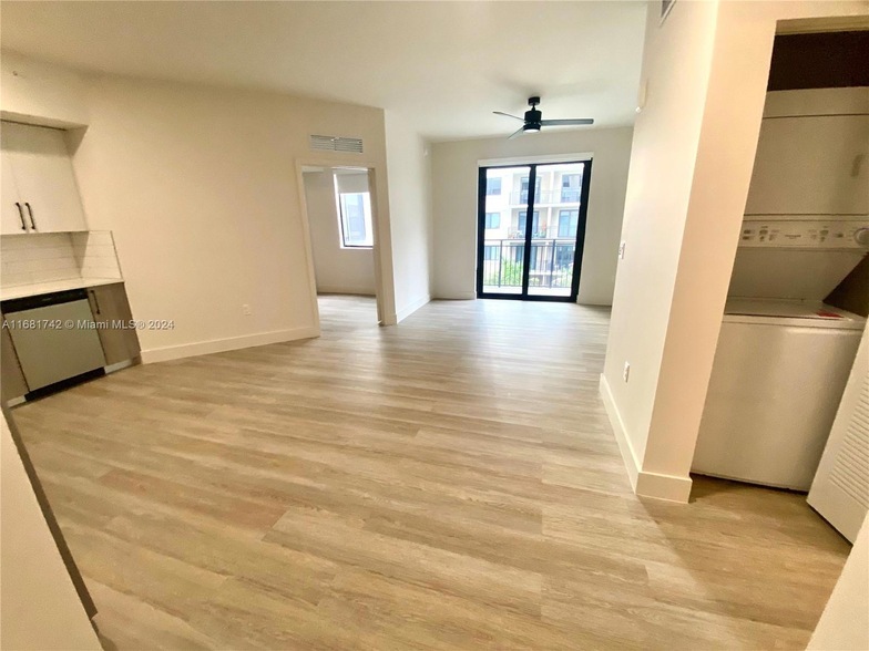 18412 Homestead Ave, Unit 414 in Miami, FL - Building Photo