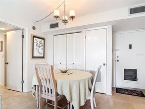618 Bird Bay Dr S in Venice, FL - Building Photo - Building Photo