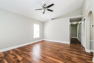 1048 Brenton Leaf Dr in Ruskin, FL - Building Photo - Building Photo
