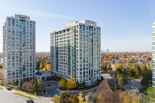 100 Promenade Cir in Vaughan, ON - Building Photo