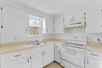 129 Main St, Unit D in Sterling, CT - Foto de edificio - Building Photo