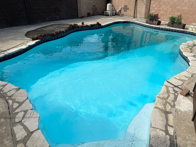16131 Nassau Ln in Huntington Beach, CA - Building Photo - Building Photo