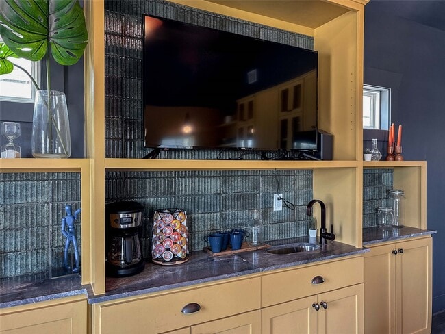 property at 1208 32nd St