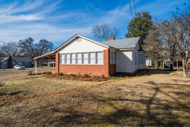1444 Hueytown Rd in Hueytown, AL - Building Photo - Building Photo