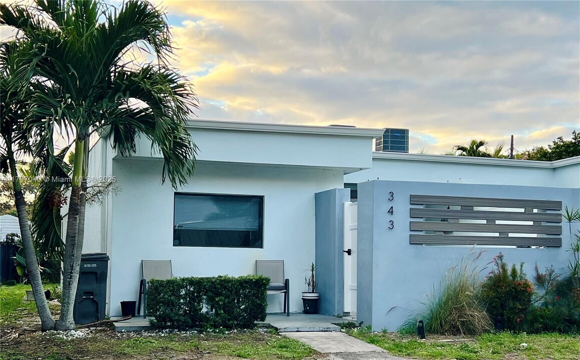 343 23rd Way S in West Palm Beach, FL - Building Photo