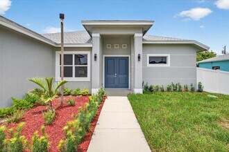 714 SW Broadview St in Port St. Lucie, FL - Building Photo - Building Photo