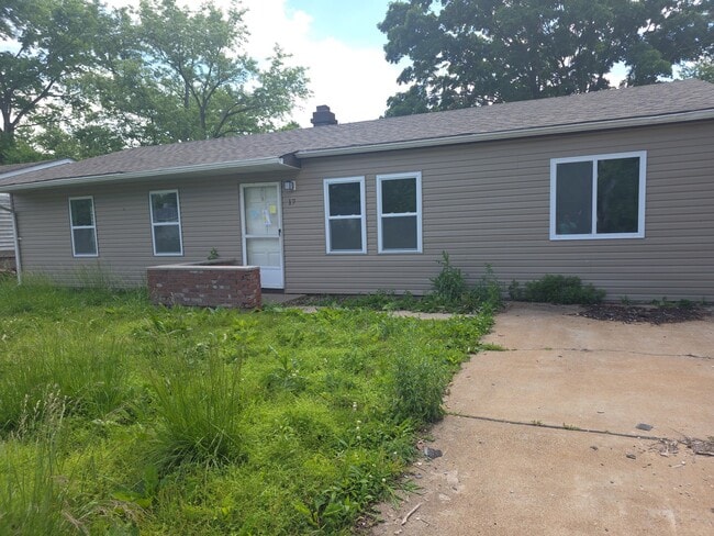 property at 17 Westwood Dr