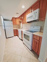 74 Coventry Rd, Unit 2 in Stamford, CT - Building Photo