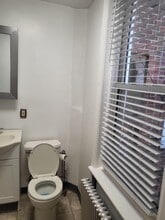 5247 Spruce St, Unit 2F in Philadelphia, PA - Foto de edificio - Building Photo