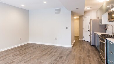 2852 N Albany Ave in Chicago, IL - Building Photo - Building Photo