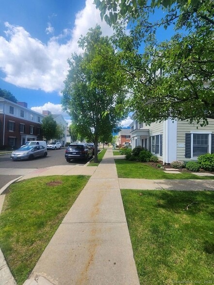 39 Hazel St in Stamford, CT - Building Photo - Building Photo