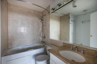 2754 N Hampden Ct in Chicago, IL - Building Photo - Building Photo