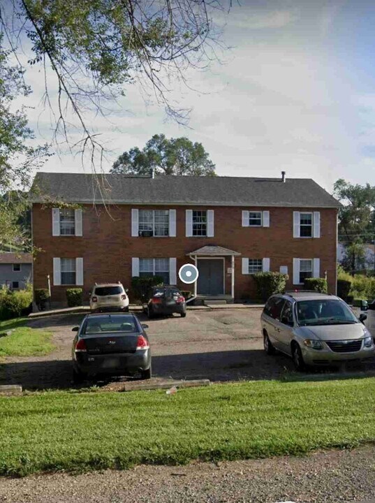 573 Irving Wick Dr E in Heath, OH - Building Photo