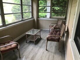 514 Hartford Ave, Unit 514 in Wethersfield, CT - Building Photo