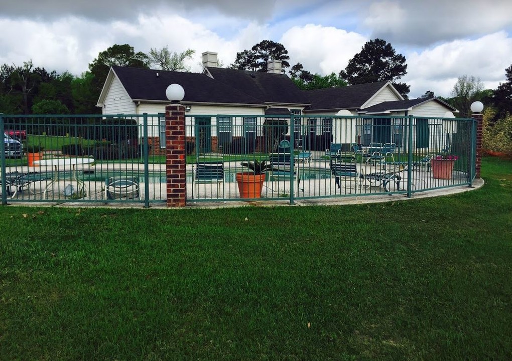 Dogwood Terrace Apartments in Woodville, TX - Building Photo