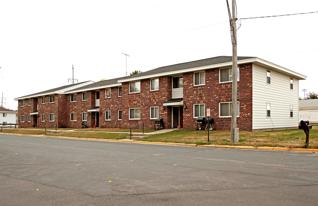 450 Brad St in Hamburg, MN - Building Photo