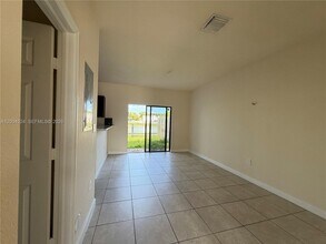 544 SE 32nd Ave in Homestead, FL - Foto de edificio - Building Photo