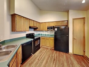 6948 Kinston Dr in Canal Winchester, OH - Building Photo - Building Photo