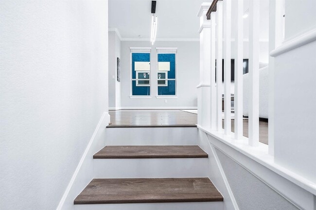 property at 2022 Groveland Glen Dr