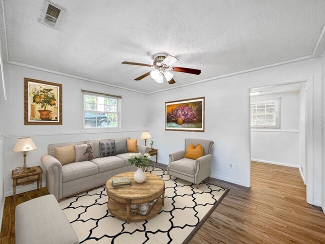 102-104 N Riverside Dr