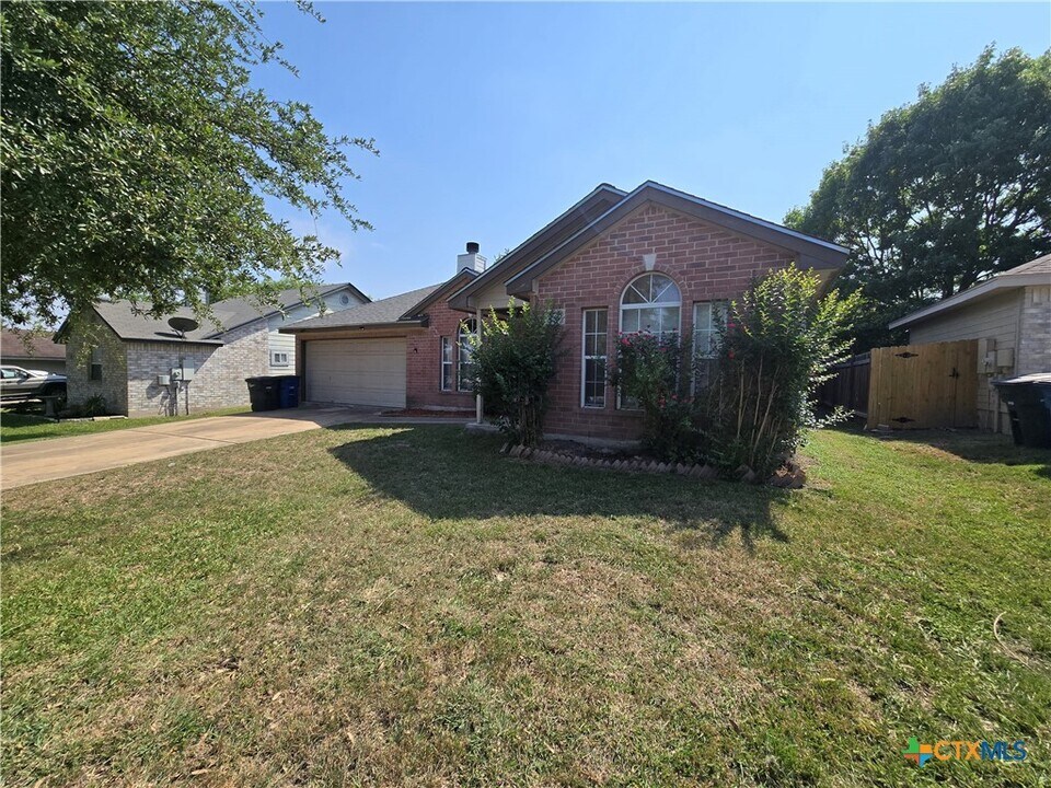 2160 Cornerstone Dr in New Braunfels, TX - Building Photo