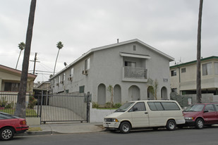 172 N Mariposa Ave Apartments