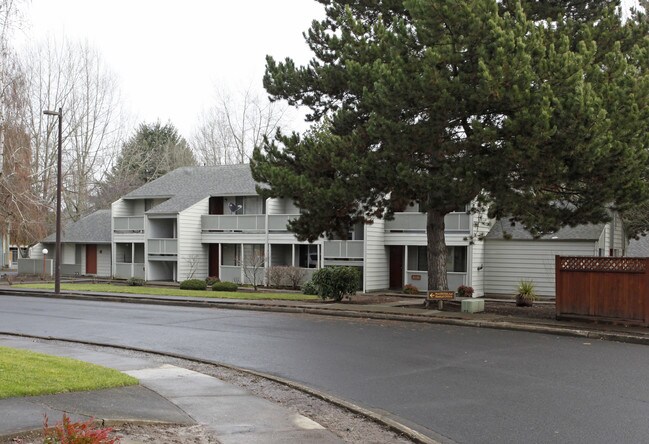 Madrona Apartments in Beaverton, OR - Building Photo - Building Photo