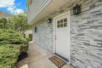 77 Greenwood Ln in White Plains, NY - Building Photo - Building Photo