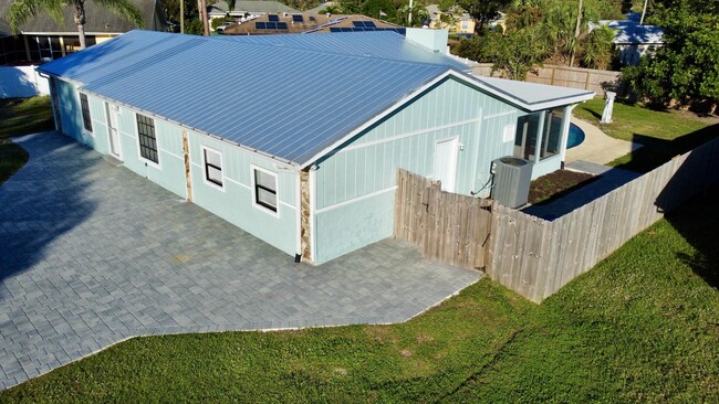 2413 SE Whitehorse St in Port St. Lucie, FL - Building Photo - Building Photo