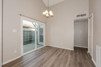 2420 Cripple Creek Dr in Arlington, TX - Building Photo - Building Photo