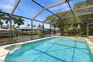 624 Mohawk Pkwy in Cape Coral, FL - Building Photo