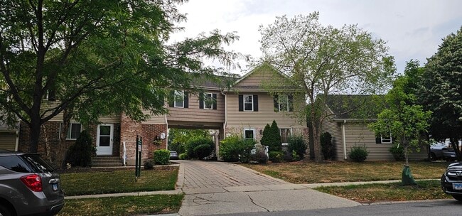 property at 833 Village Quarter Rd