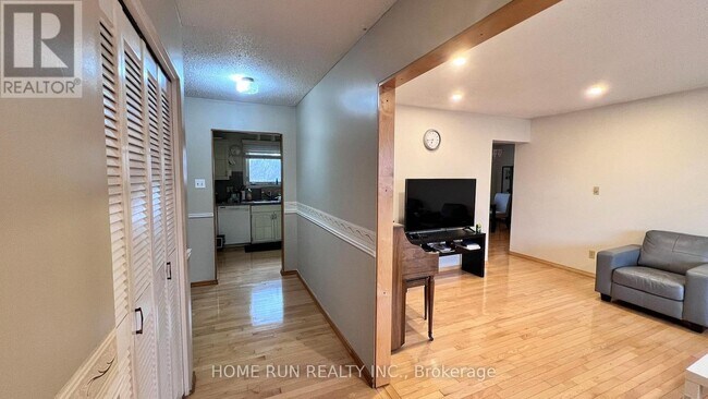 960 Cahill Dr W in Ottawa, ON - Building Photo - Building Photo