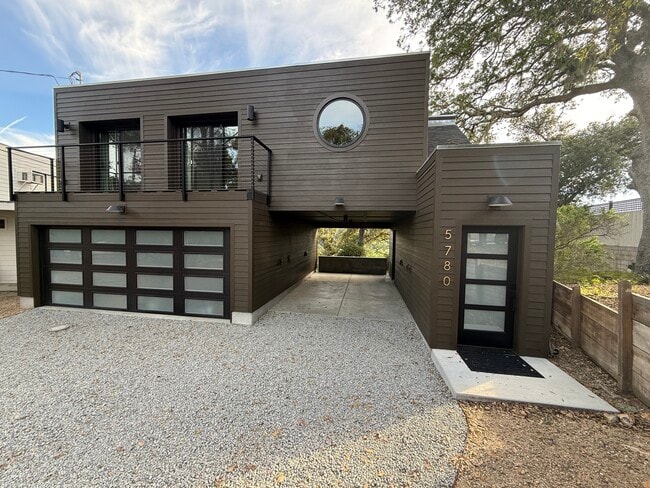 5780 Violeta Ave in Atascadero, CA - Foto de edificio - Building Photo