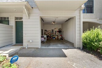 249 Cypress St in Brookline, MA - Foto de edificio - Building Photo